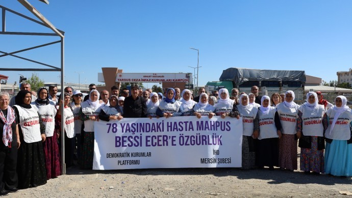 Tarsus Cezaevi önünde oturma eylemi: ‘Bessi annenin ölmesine izin vermeyeceğiz’