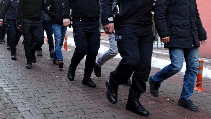 İstanbul’da ev baskınları: En az 9 genç gözaltında