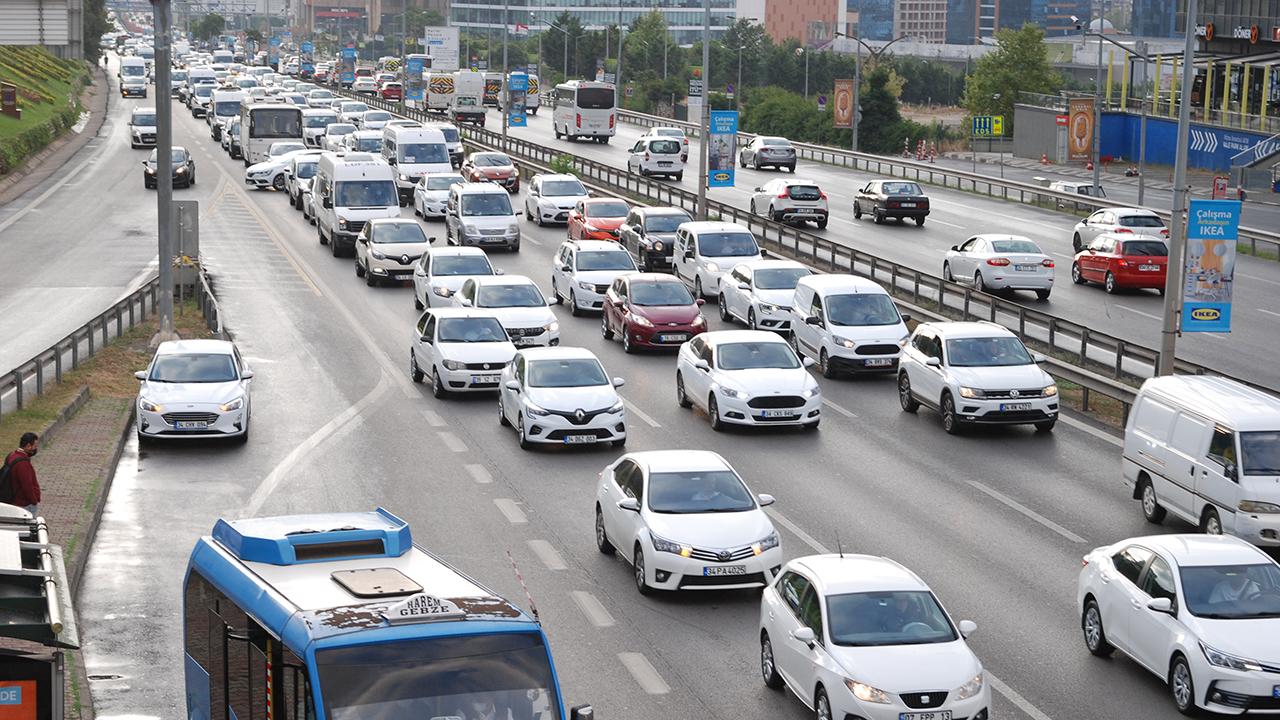 İstanbul’da hissedilen deprem trafiği kilitledi