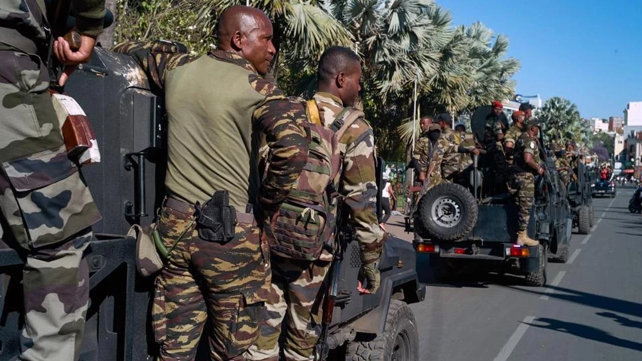 Z kuşağı isyanı sonrası Madagaskar’da Cumhurbaşkanı kaçtı, ordu yönetime el koydu