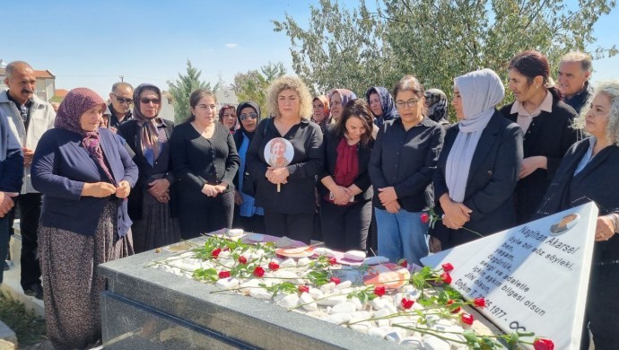 Nagihan Akarsel mezarı başında anıldı