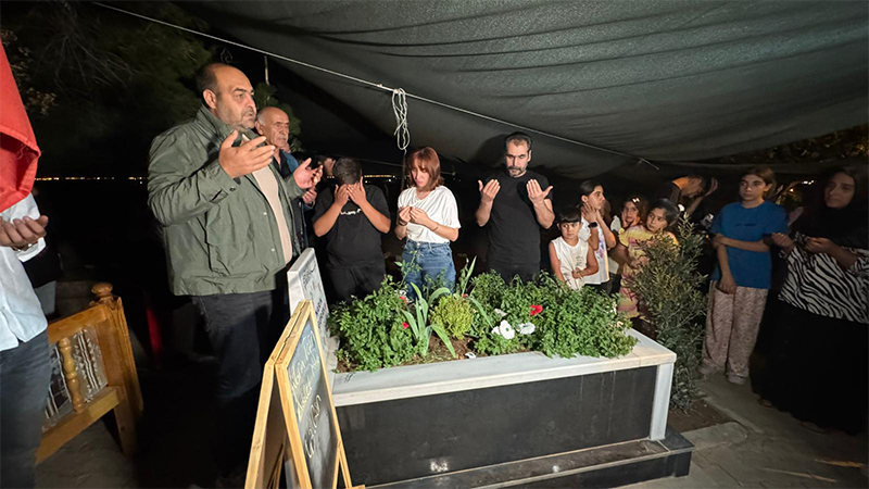 Narin Güran cinayeti davasında tahliye edilenler Narin’in mezarını ziyaret etti