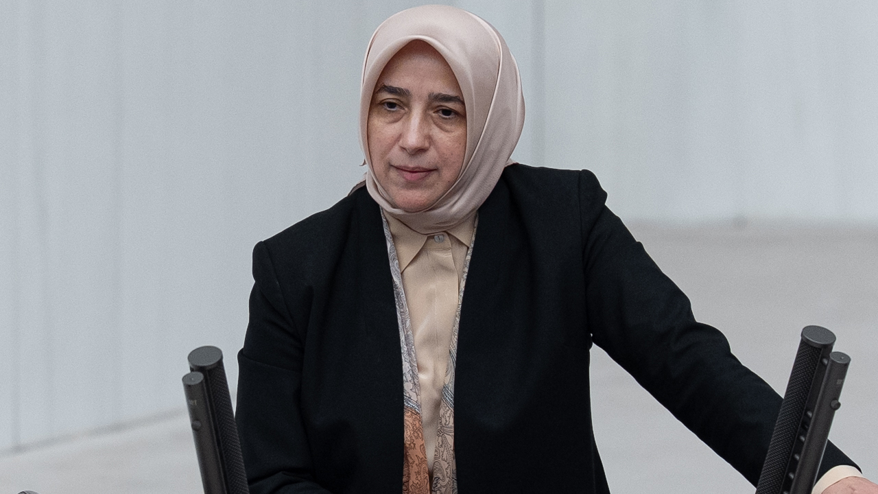 AK Partili Özlem Zengin: Holokost filmleri Türkiye’de yasaklansın
