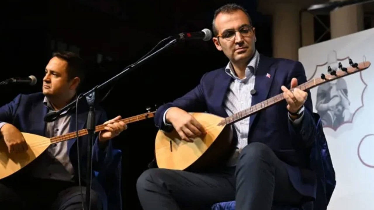 Resul Emrah Şahan’ın Silivri’de yaptığı besteyi Dengin Ceyhan seslendirdi