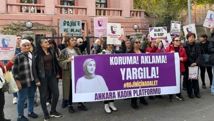 Kadınlar Rojin Kabaiş için Adalet Bakanlığı önündeydi