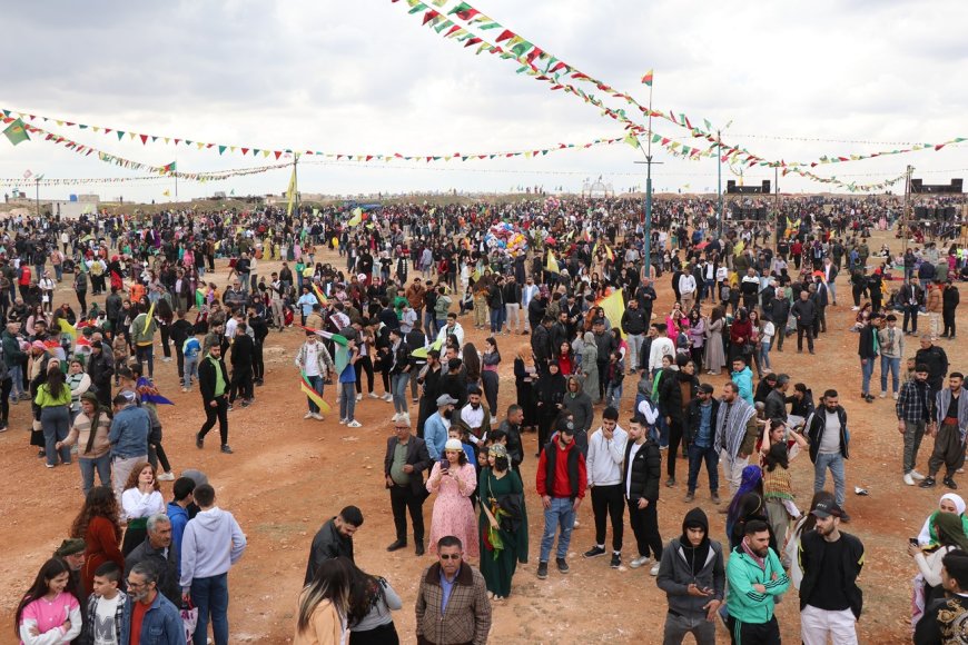 Suriye’de geçiş hükümeti Kürtlerin ve Süryanilerin bayramlarını resmi tatillerden çıkardı