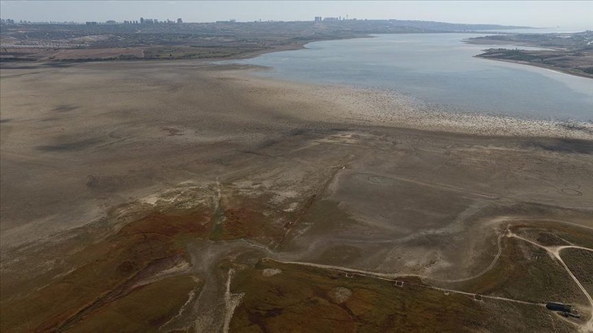 İstanbul’da su seviyesi dibe vurdu: Barajların doluluk oranı yüzde 27.28