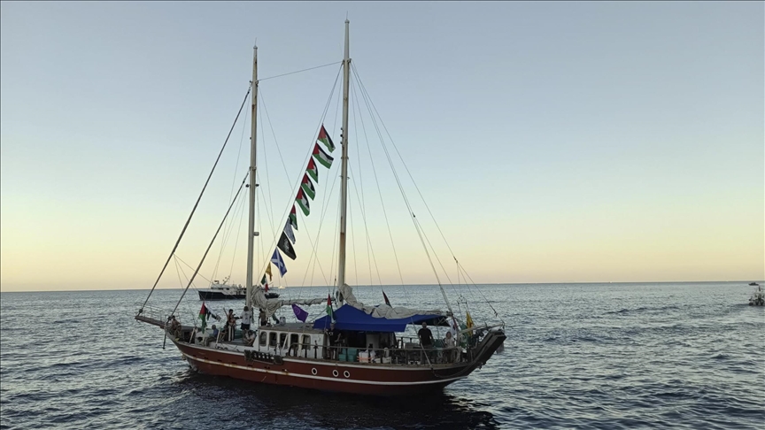 Sumud Filosu’na İsrail ablukası: İki geminin iletişimini kesti