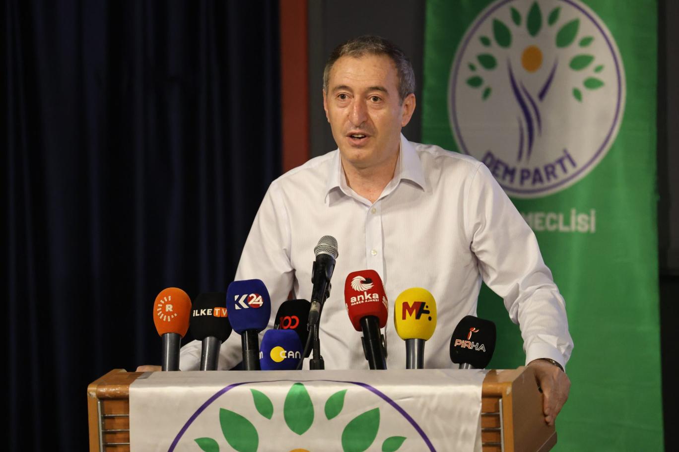 Tuncer Bakırhan’dan ‘fotoğraf’ eleştirilerine yanıt:  Niyet kırılgan olan Kürt kitlesini muhalefet zemininden uzaklaştırmak
