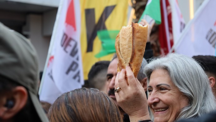 İstanbul’da yurttaşlar ‘ekmek’ için buluştu