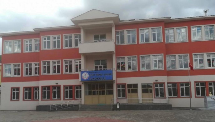 Bingöl’de öğle yemeği sonrası 120 öğrenci hastaneye kaldırıldı