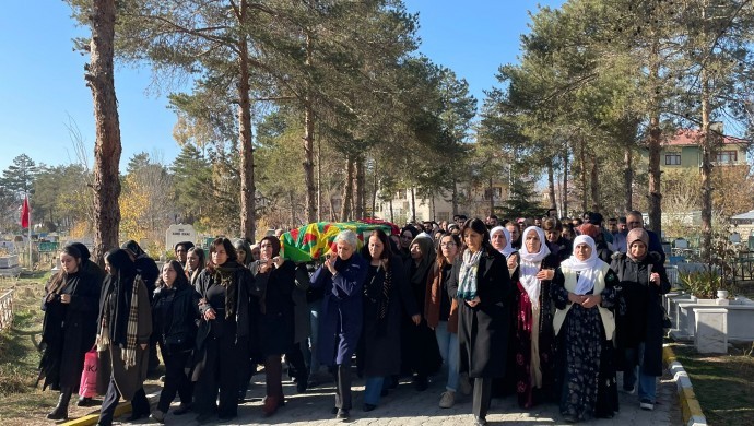 Şüpheli şekilde yaşamını yitiren Gazeteci Dilan Karaman son yolculuğuna uğurlandı