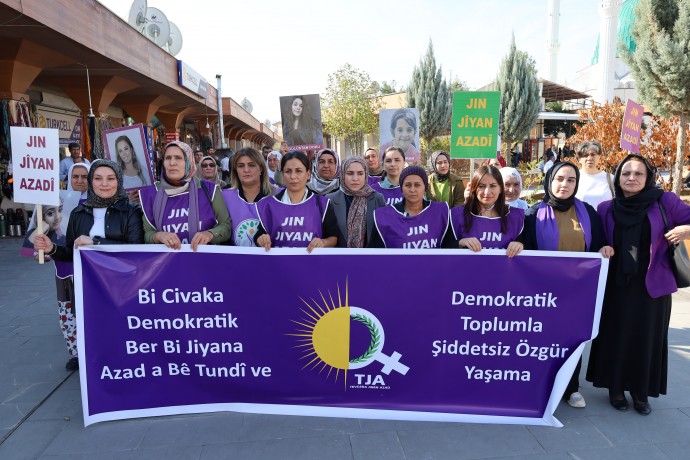 Siirt’te kadınlar 25 Kasım etkinliklerini başlattı: Kadınları özgürlüğe yürümeye çağırıyoruz