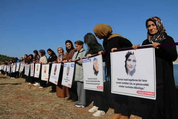 Birçok ilde 25 Kasım eylemleri sürüyor: Kadınlar şiddete karşı alanlarda