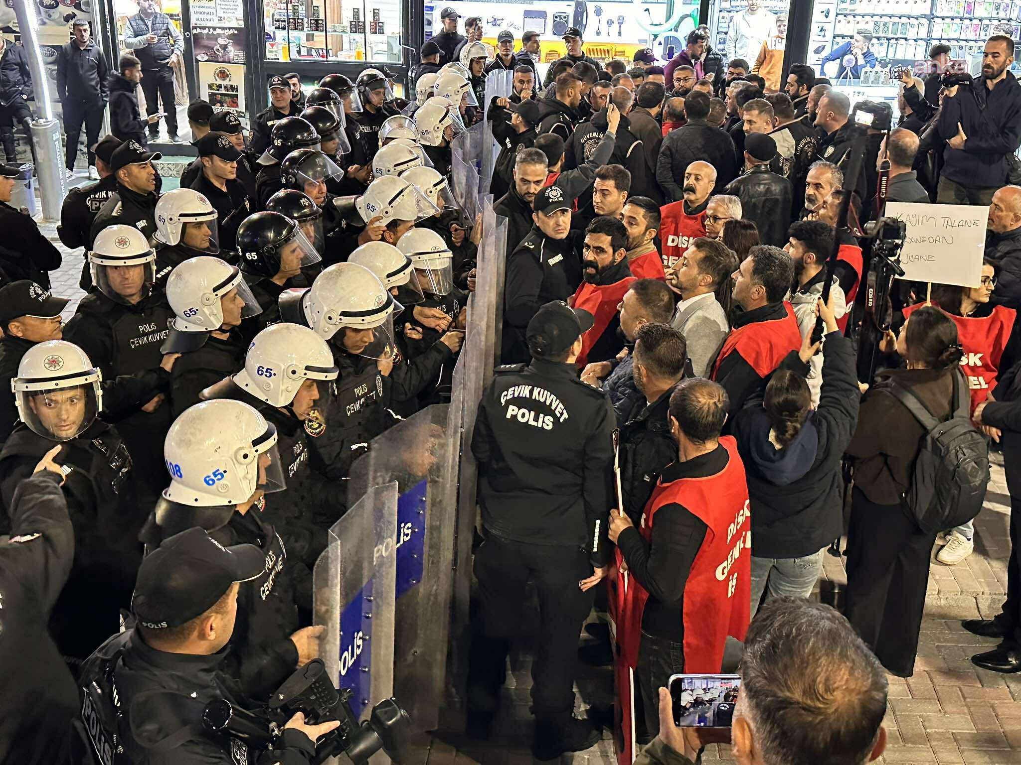 Van’da kayyımın işten çıkardığı işçilere polis ablukası: Eylemleri 100’üncü günündeydi