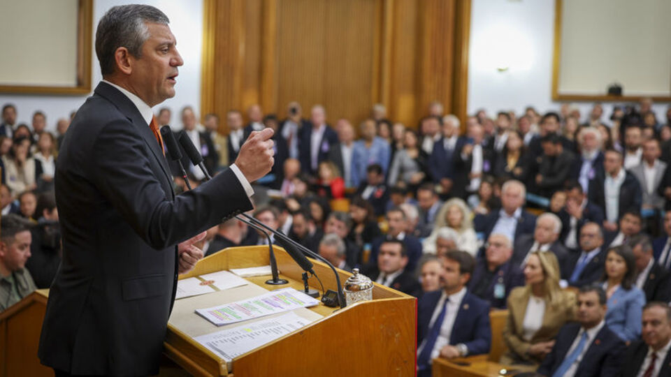 Özgür Özel CHP grup toplantısında konuşuyor