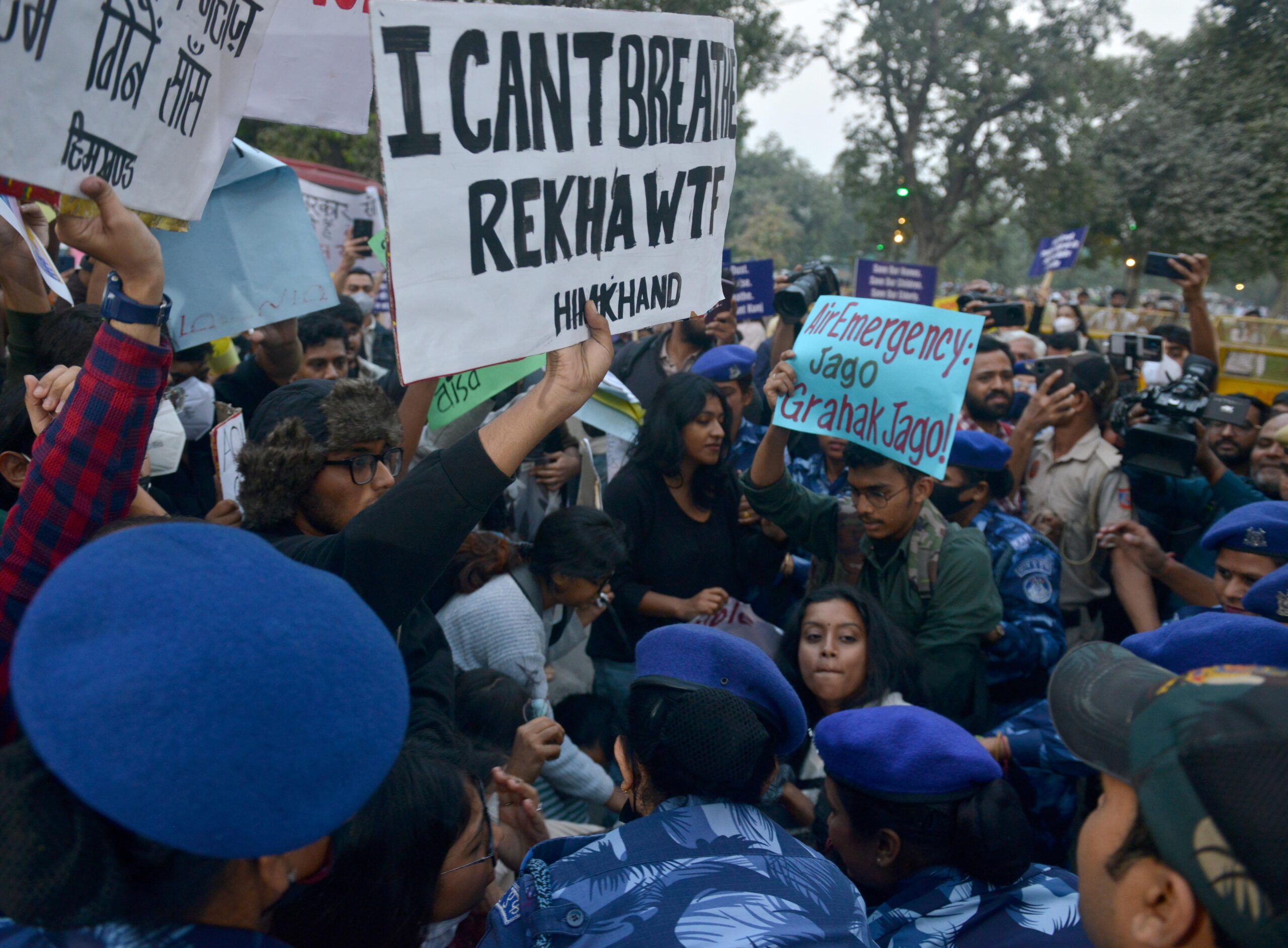 Hindistan’da hava kirliliği protestosuna polis müdahalesi: Çok sayıda gözaltı