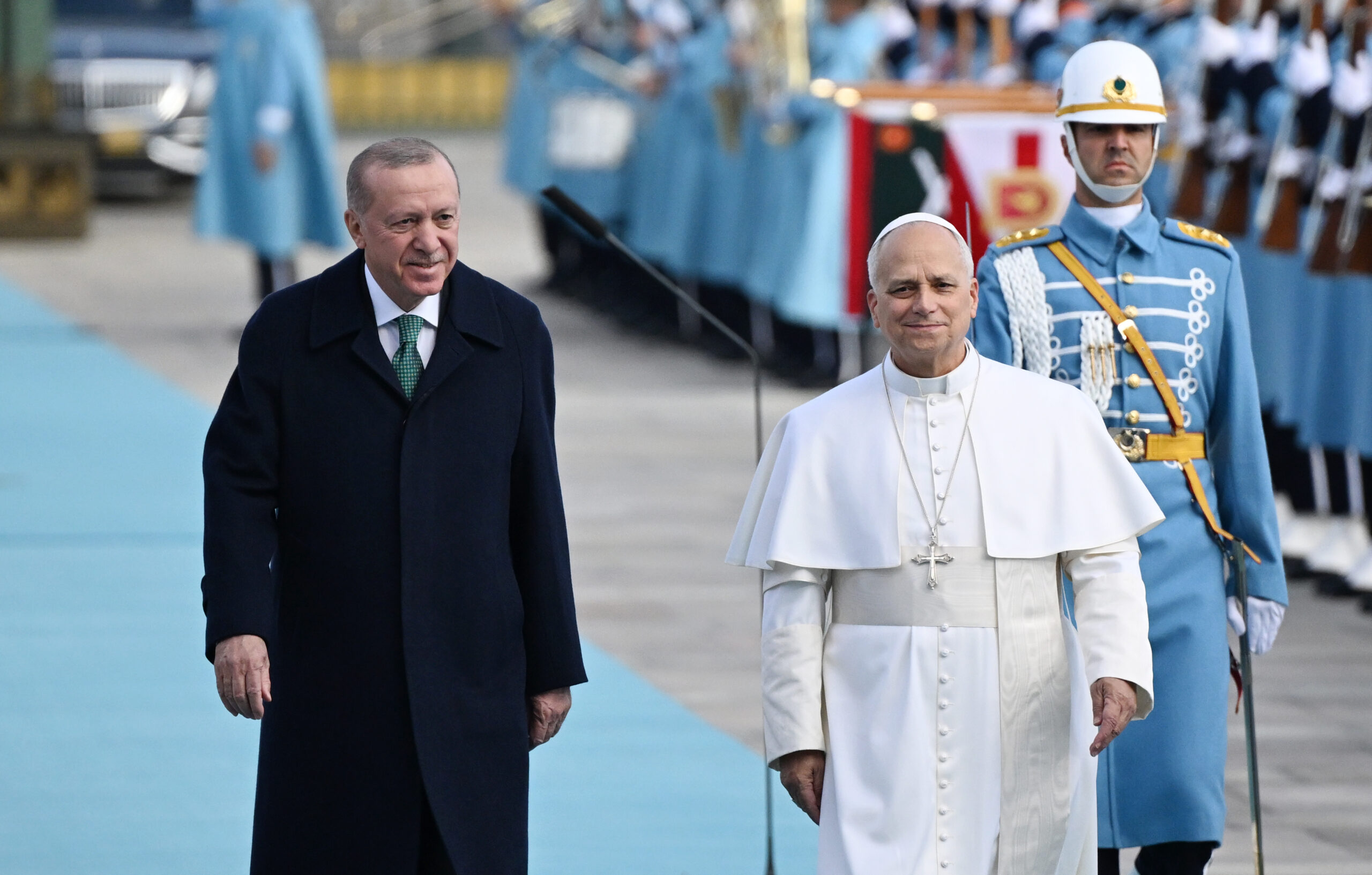 Papa 14. Leo Türkiye’de: Cumhurbaşkanı Erdoğan resmi törenle karşıladı