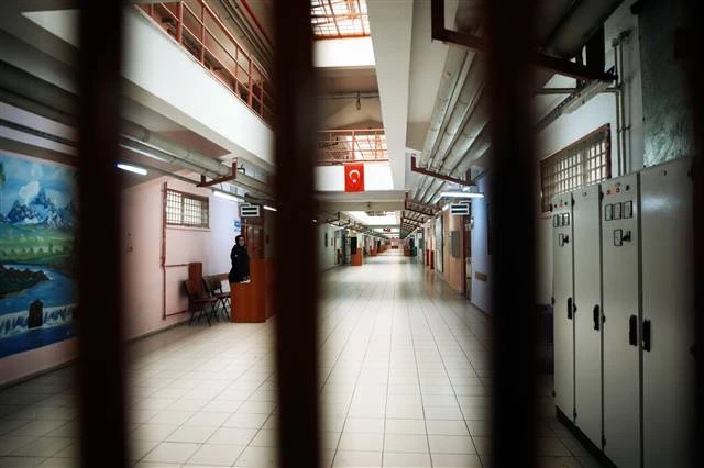 Kadınlar ‘içeride’ de ayrımcılığa uğruyor: ’40 kişilik koğuşta 60 kişi kalıyor’