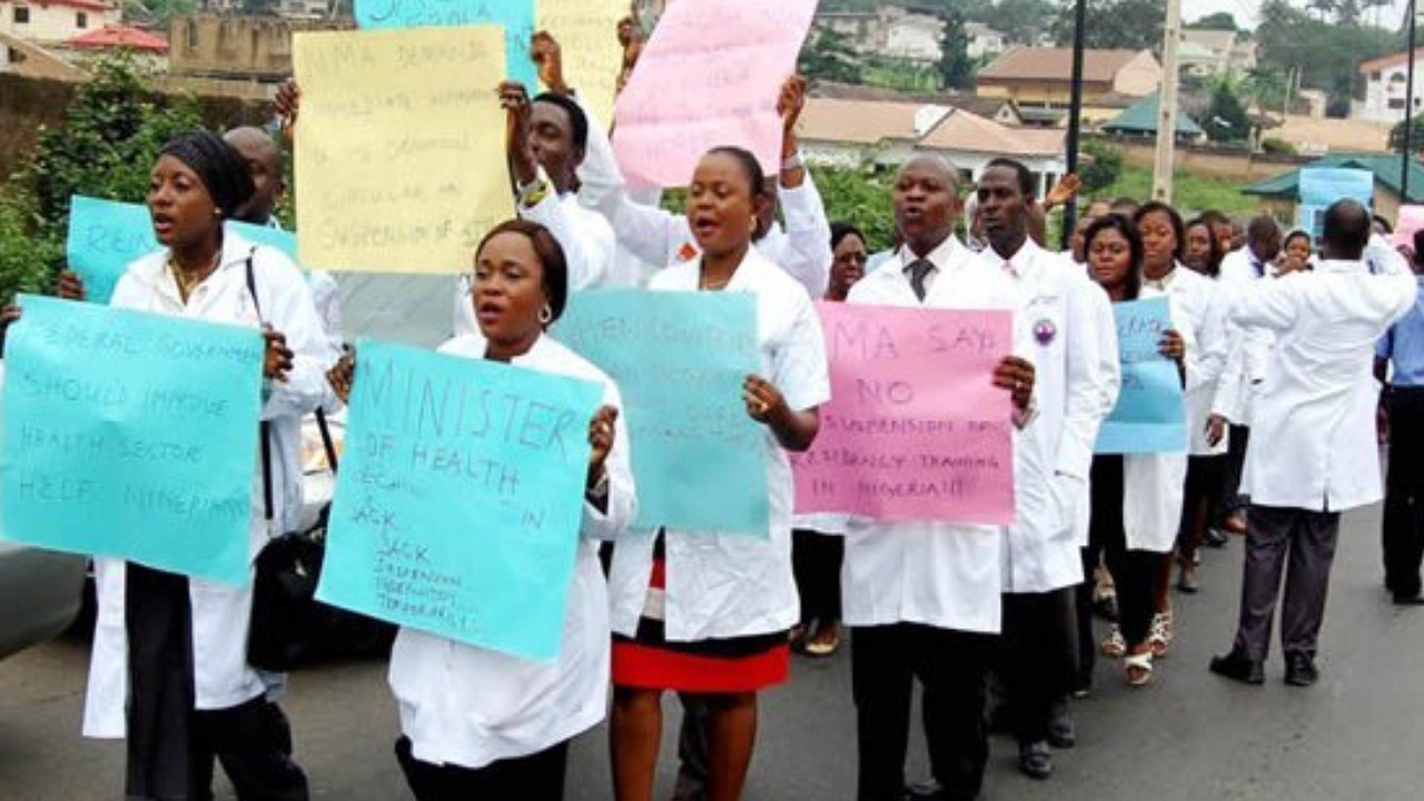 Nijeryalı doktorlardan süresiz grev kararı