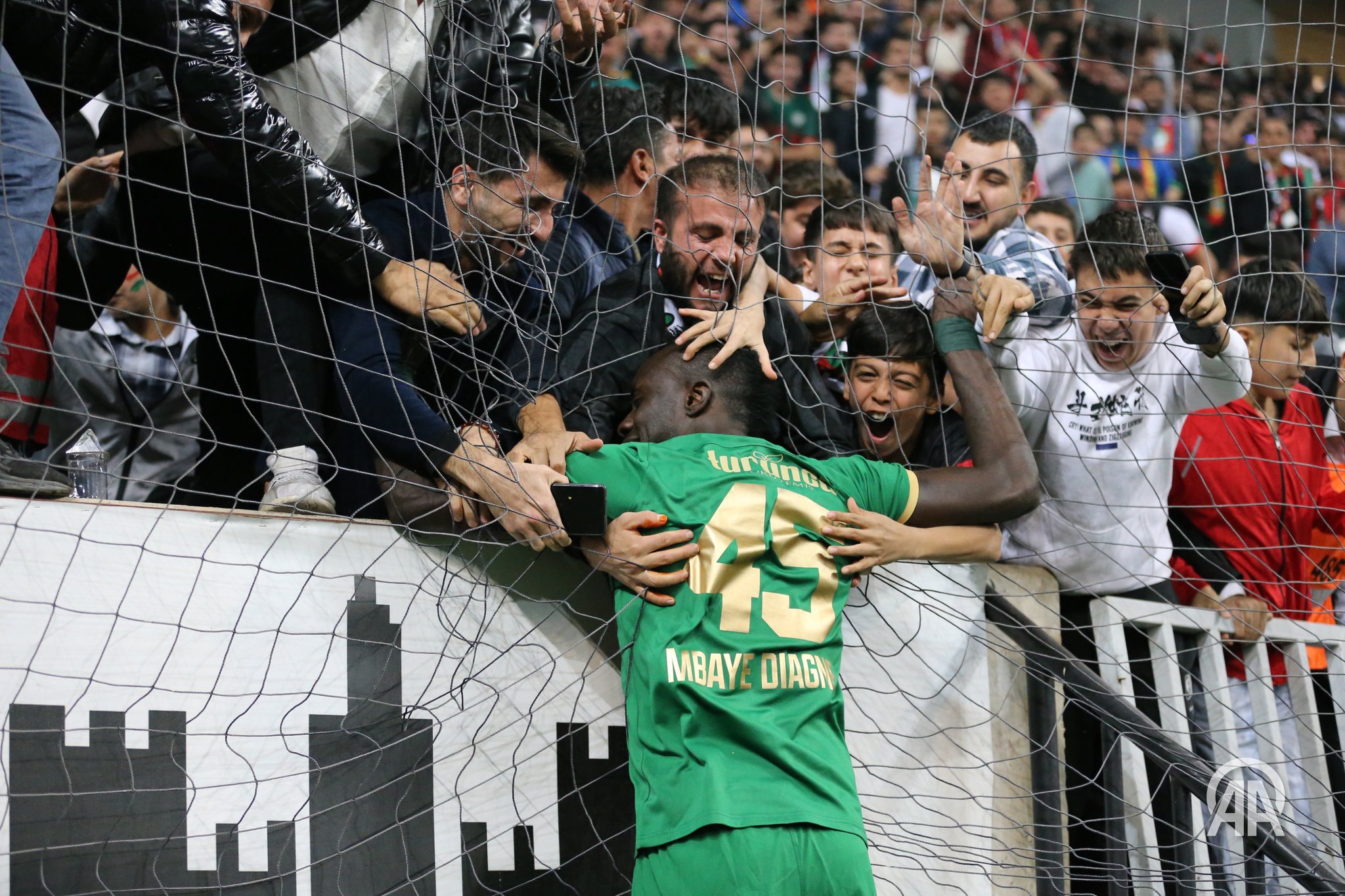 Amedspor’un yılın gol sevincine sarı kart büyük tepki gördü