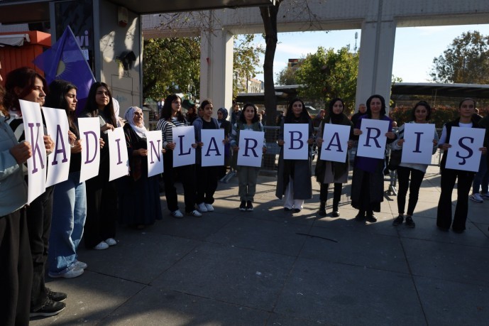 Bakırköy’de kadınlar buluştu: Barış ve özgürlük için