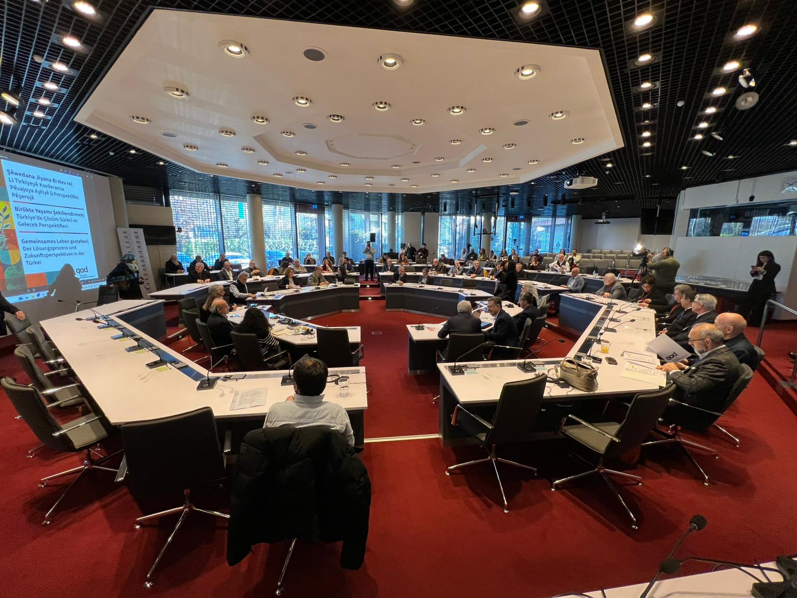 QAD Konferansı | Kürt meselesi nedir, ne değildir? Hamit Bozarslan ve Ayşegül Doğan yanıtladı