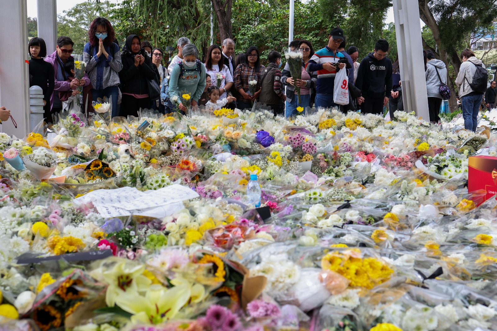 Hong Kong’daki yangın: Can kaybı146’ya yükseldi, ölenler için anma töreni