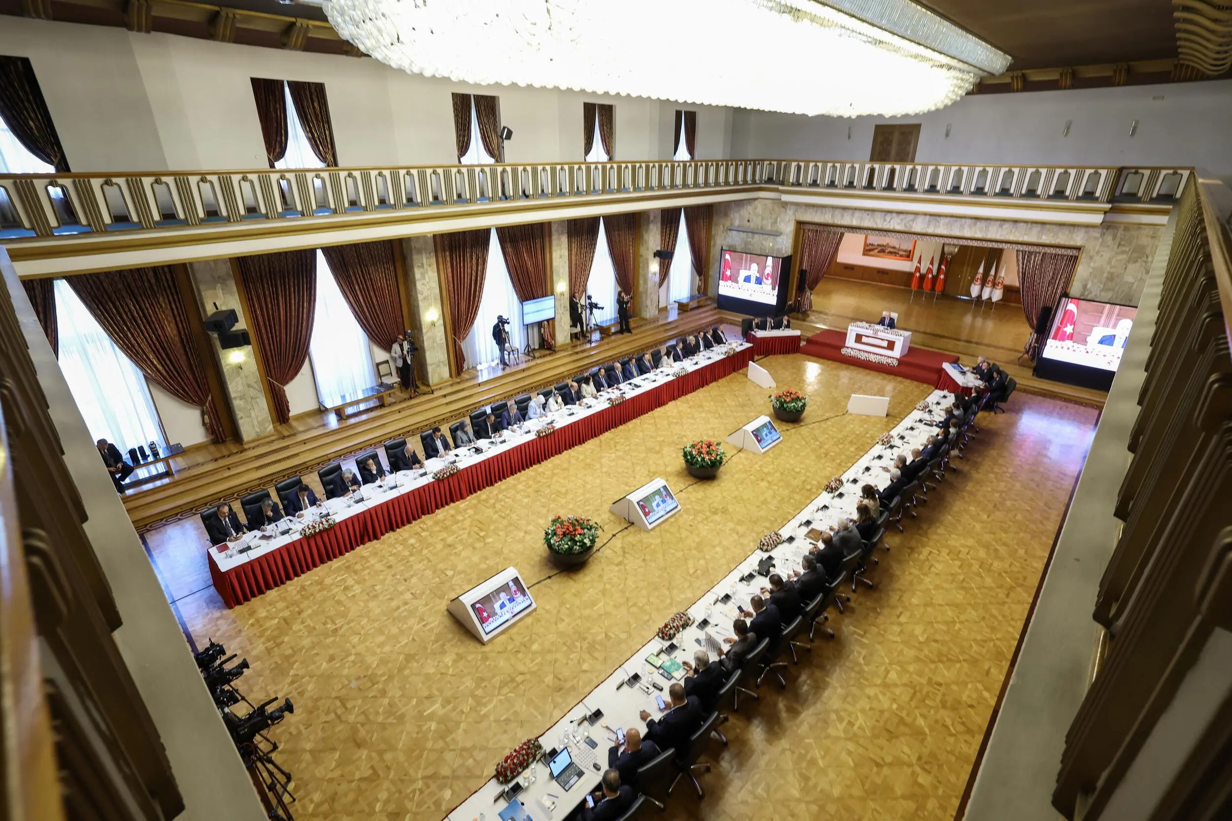 Üç uluslararası kuruluştan komisyona brifing: Barış için sembolik değil, yapısal reformlar