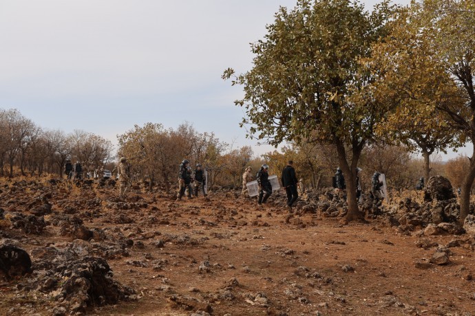 Diyarbakır’da askerlerden mahalleye ‘maden ablukası’