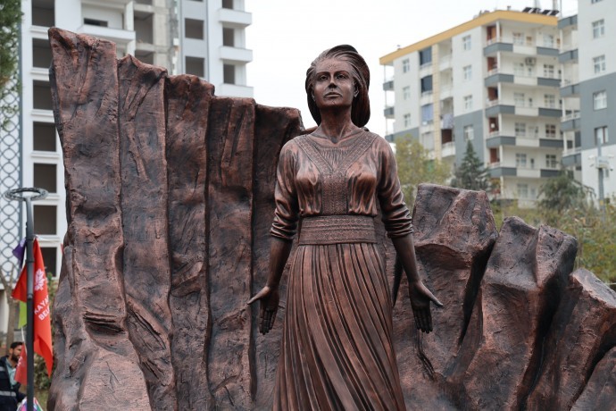 Diyarbakır’da ‘Direnişçi Kadınlar’ heykeli açılışı