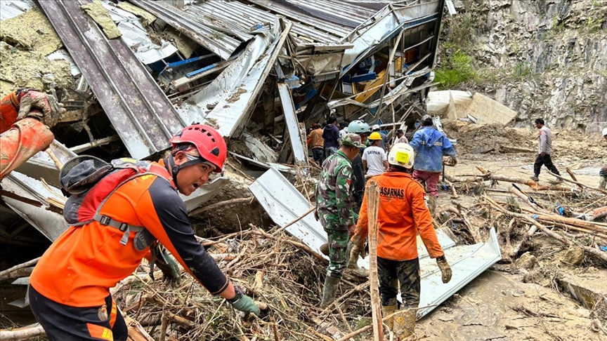 Endonezya’da şiddetli yağışların yol açtığı afetlerde 248 kişi hayatını kaybetti