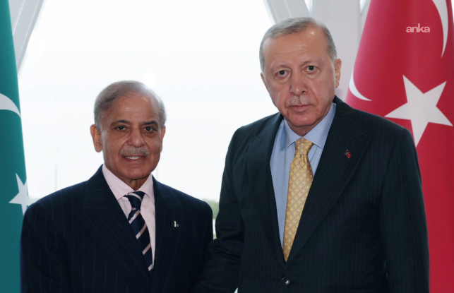 Cumhurbaşkanı Erdoğan, Bakü’de Pakistan Başbakanı Şerif ile bir araya geldi