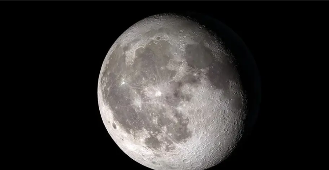 Dünya nasıl etkilenecek? | Dev göktaşının Ay’a çarpma ihtimali arttı