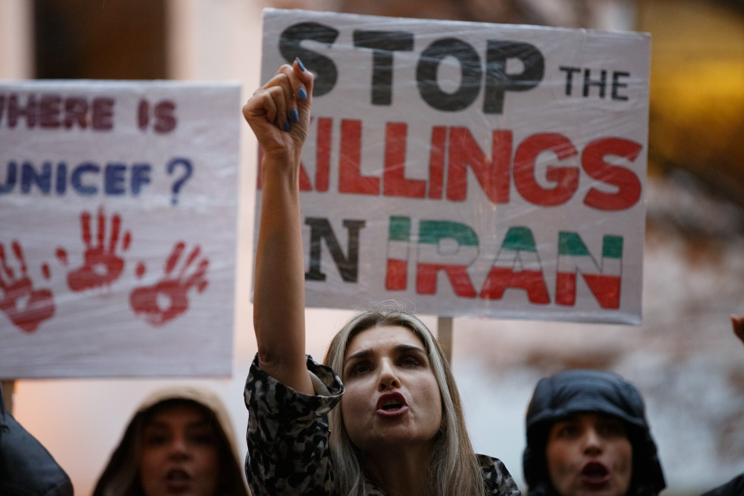 İran’da bir yılda en az 110 kadın öldürüldü