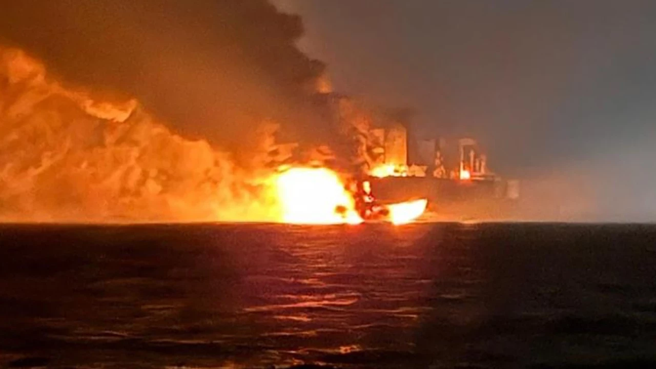 Karadeniz açıklarında seyreden iki tankerde patlama