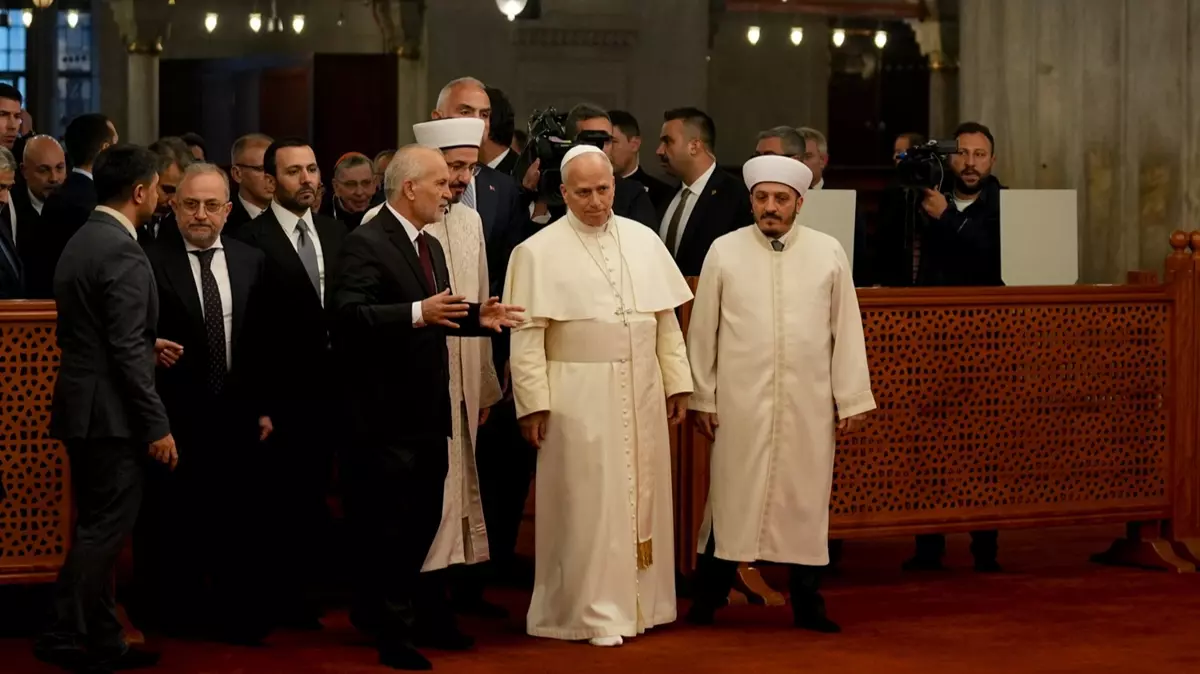 Papa 14’üncü Leo Sultanahmet Camii’ni ziyaret etti