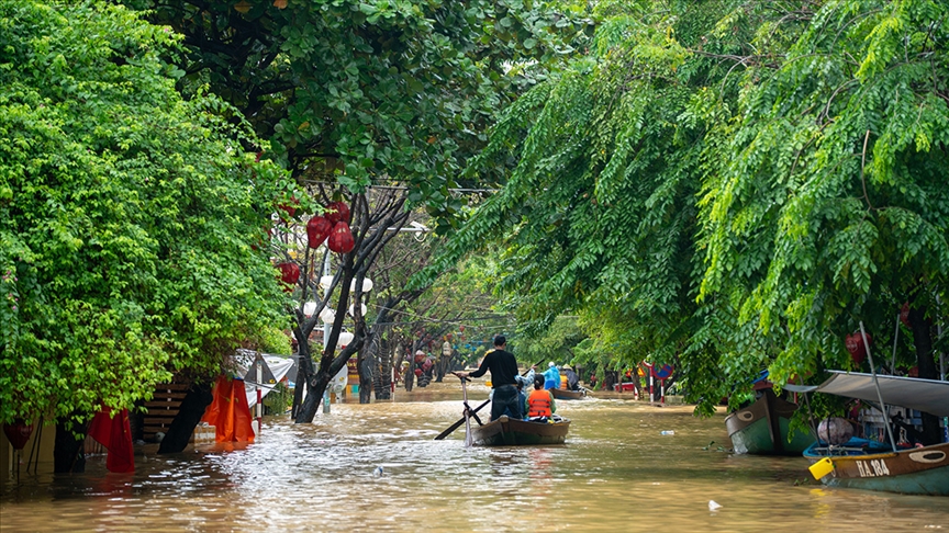 Vietnam’da şiddetli yağışlar: Can kaybı 90’a yükseldi