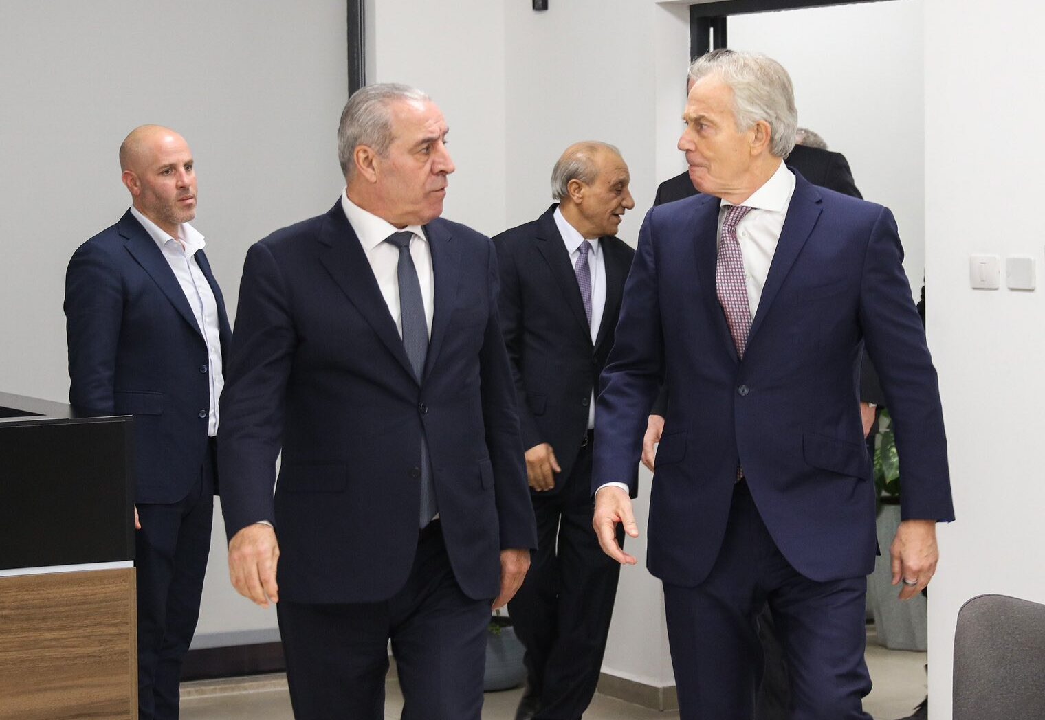 Filistin’de toplantı: Tony Blair ile bir araya geldiler