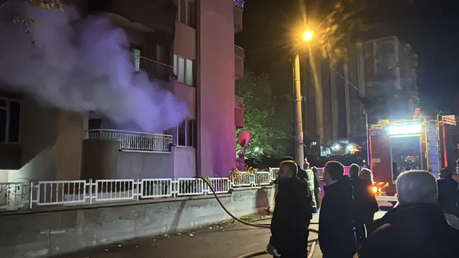 Kütahya’da 8 katlı apartmanda yangın: Felçli hasta hayatını kaybetti