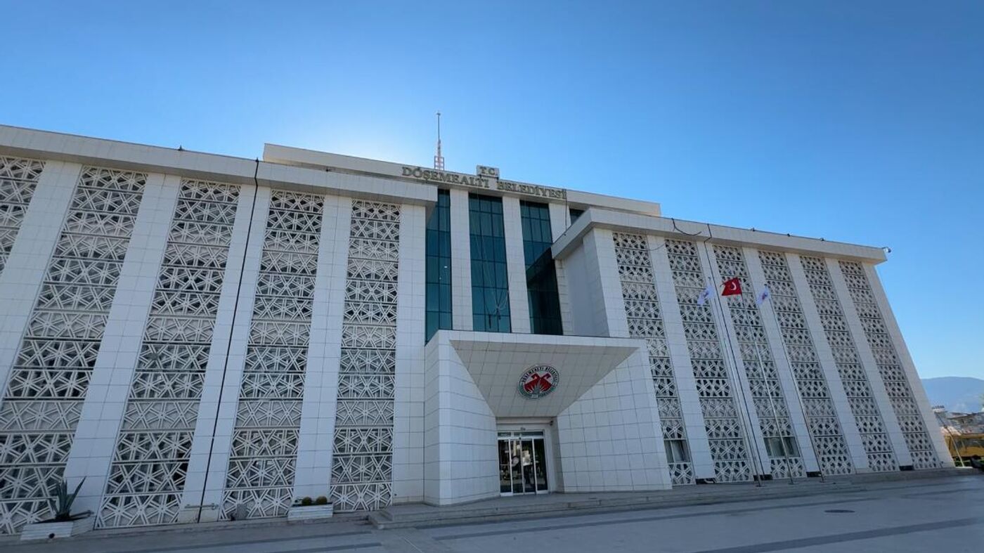 Antalya Döşemealtı Belediyesi’ne operasyon: 10 kişi gözaltında