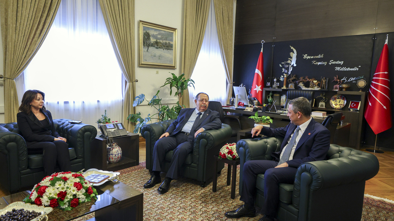 Özgür Özel, YSK Başkanı Ahmet Yener ile bir araya geldi