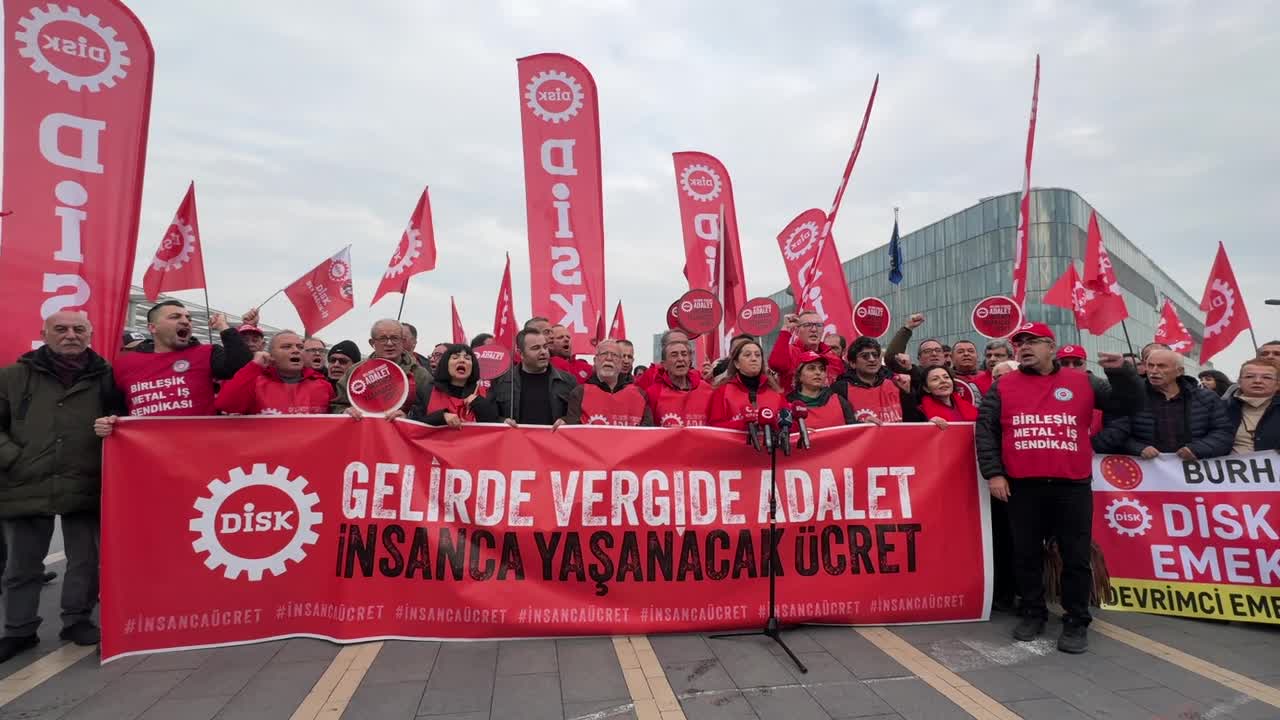 DİSK Ankara yürüyüşünü sürdürüyor: Bursa’da binlerce işçiyle buluştu