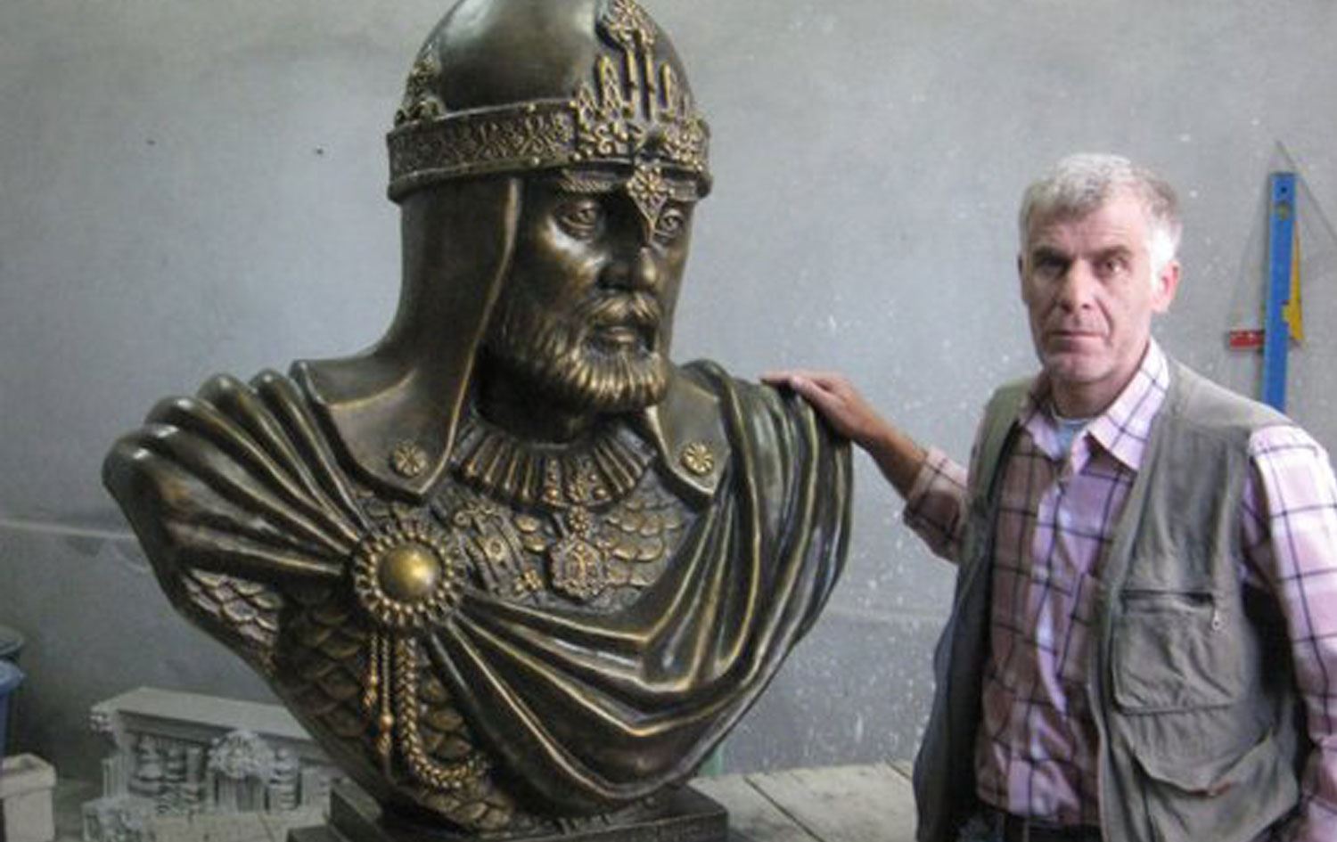 Karslı heykeltıraş Murat Alınak evinde ölü bulundu