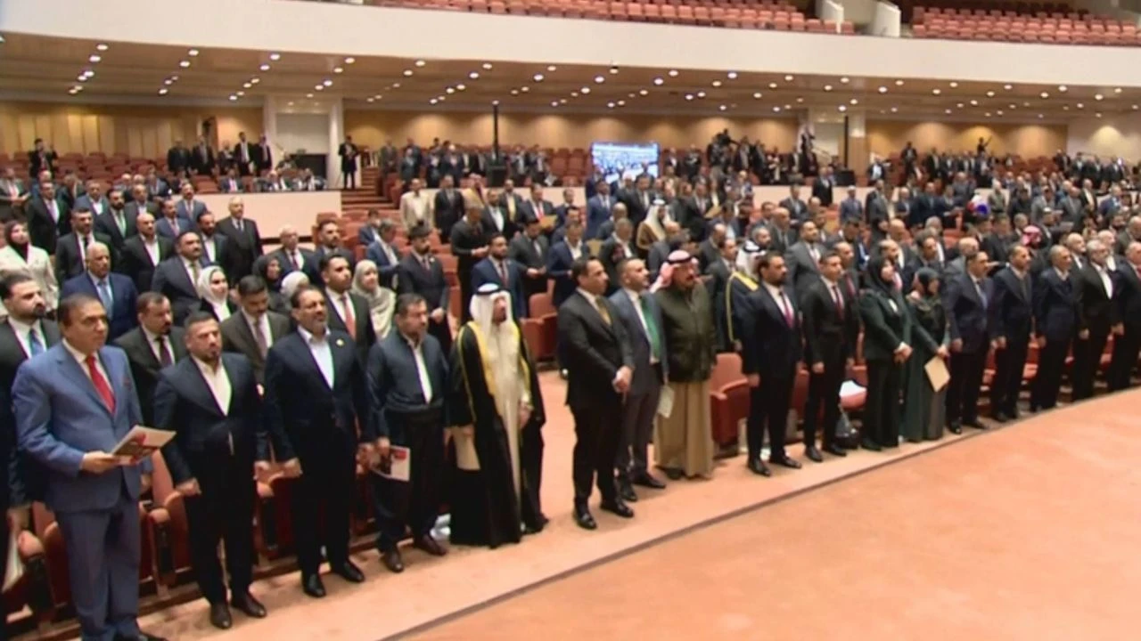 Irak’ta 6. yasama dönemi başladı: Parlamento Başkanı seçildi, Kürt vekiller Kürtçe yemin etti