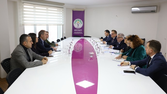 AP Türkiye Raportörü Amor DEM Parti’yi ziyaret etti