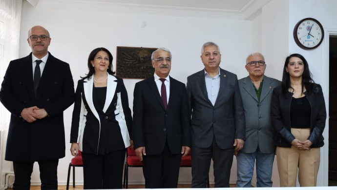 DEM Parti İmralı Heyeti ile EMEP görüşmesi başladı