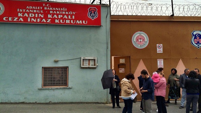 Bakırköy Kadın Cezaevi’nde siyasi koğuşlara baskın: Tutukluların yerleri değiştirildi