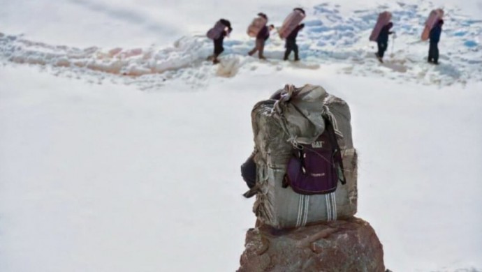 İran’da iki kolber çığ altında kalarak hayatını kaybetti