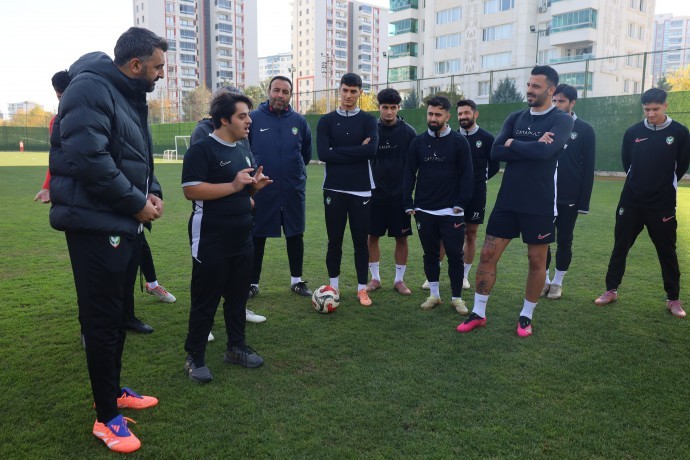 Amedspor antrenmanını Zınar yönetti